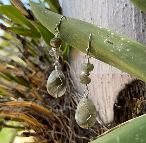 Labradorite earrings 🤍🖤